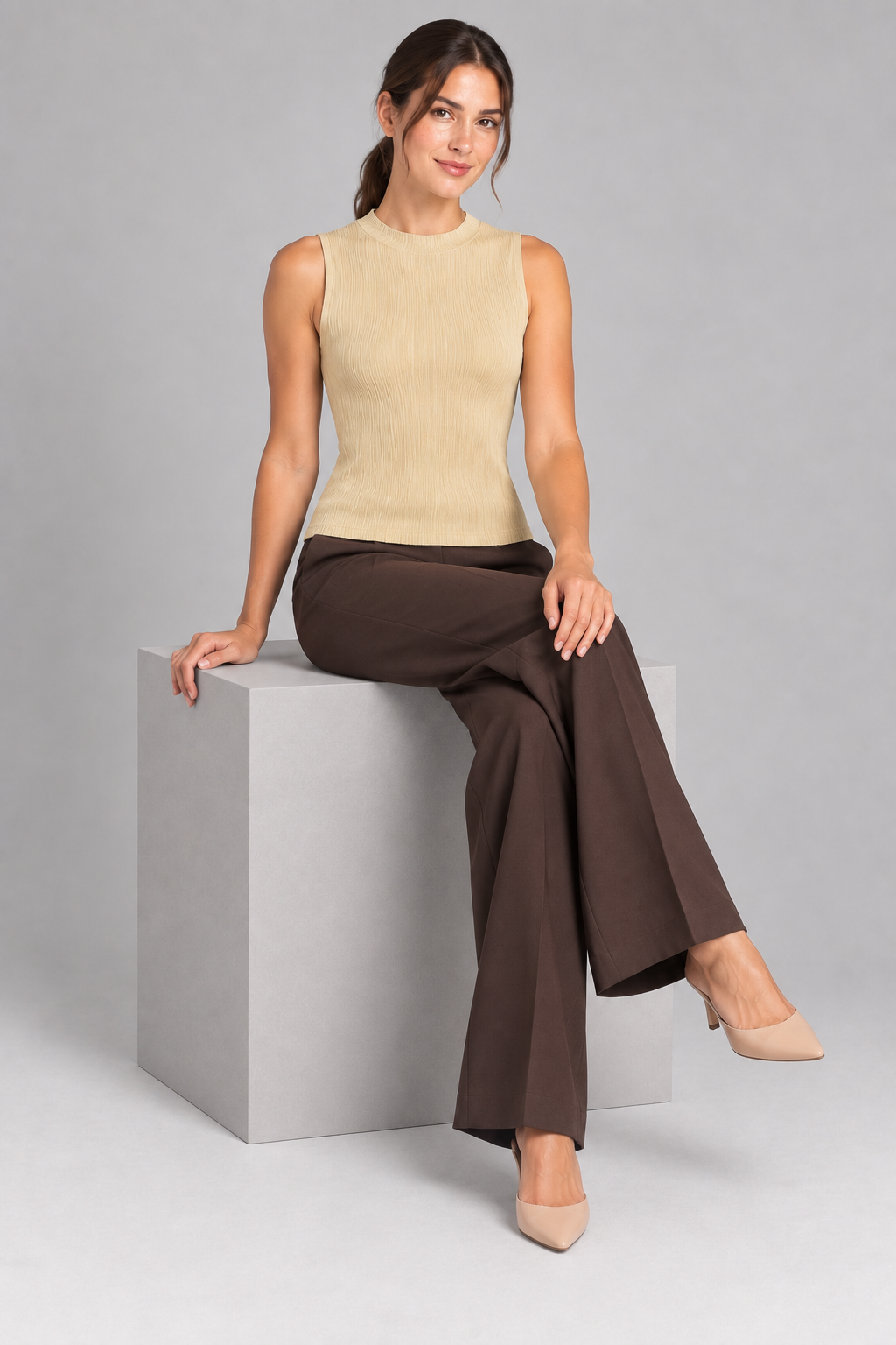 Top in maglia a costine con collo alto, vista posteriore