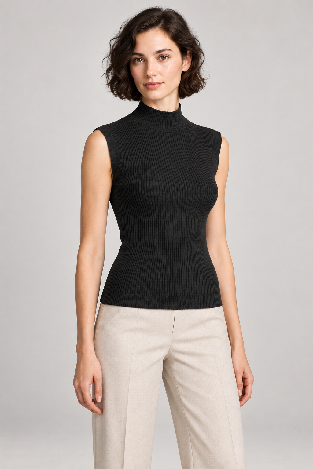 Top in maglia a costine con collo alto, vista intera