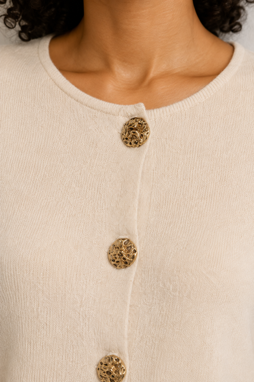 Cardigan in Maglia Morbida · Beige Naturale con Bottoni Dorati