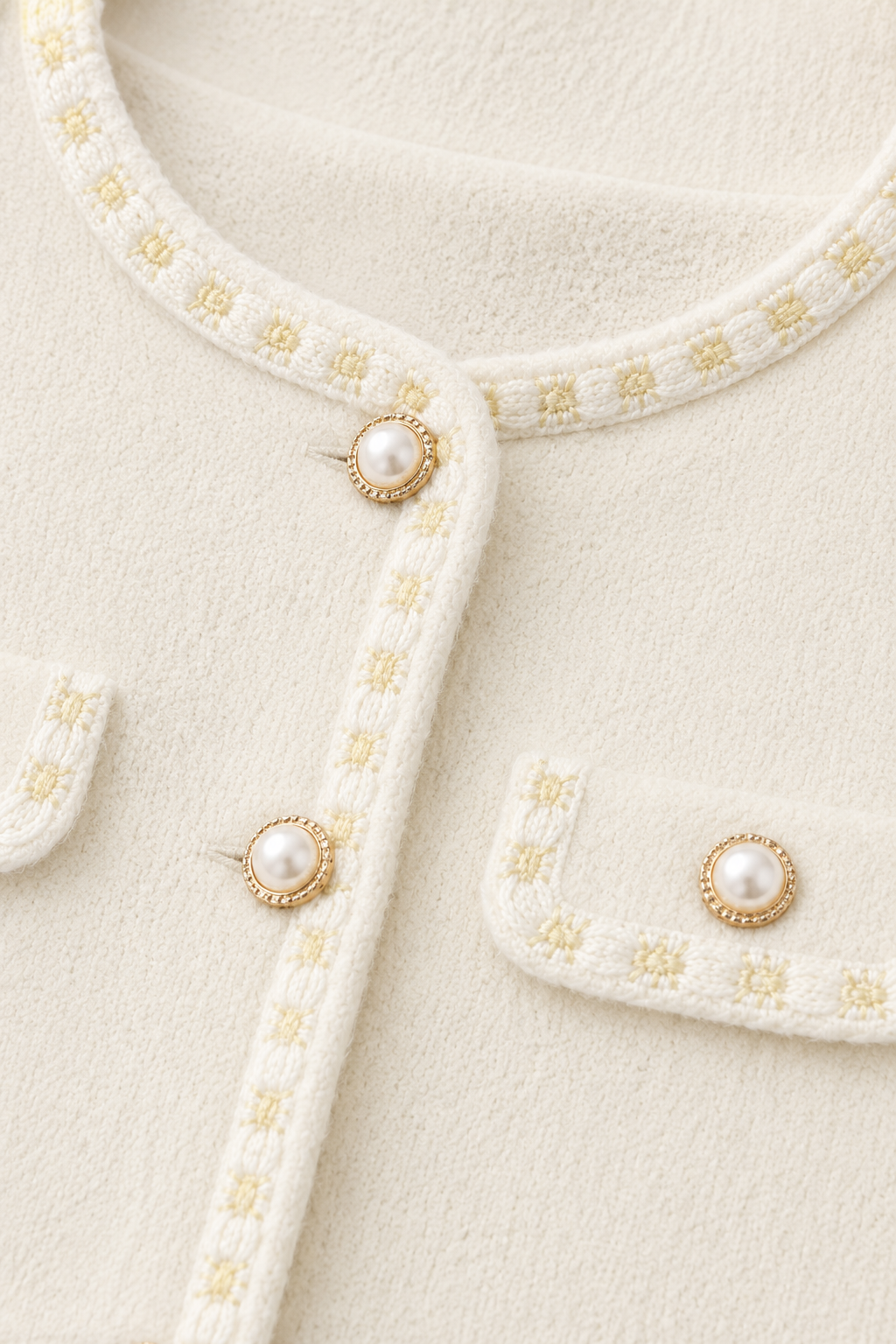 Cardigan in Maglia Arricciata · Bianco Luminoso con Profili Dorati