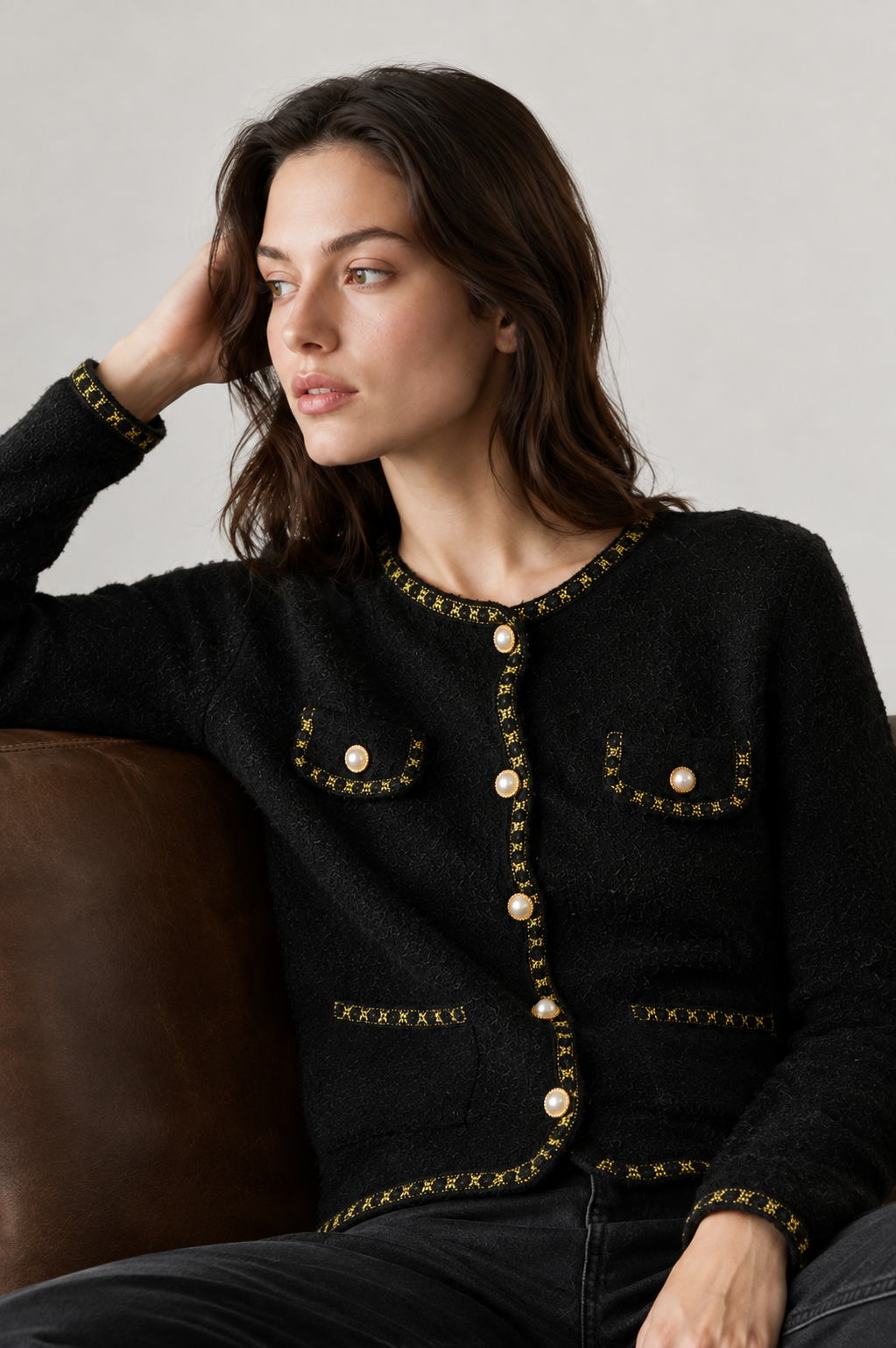 Cardigan in Maglia Arricciata · Nero con Profili Dorati