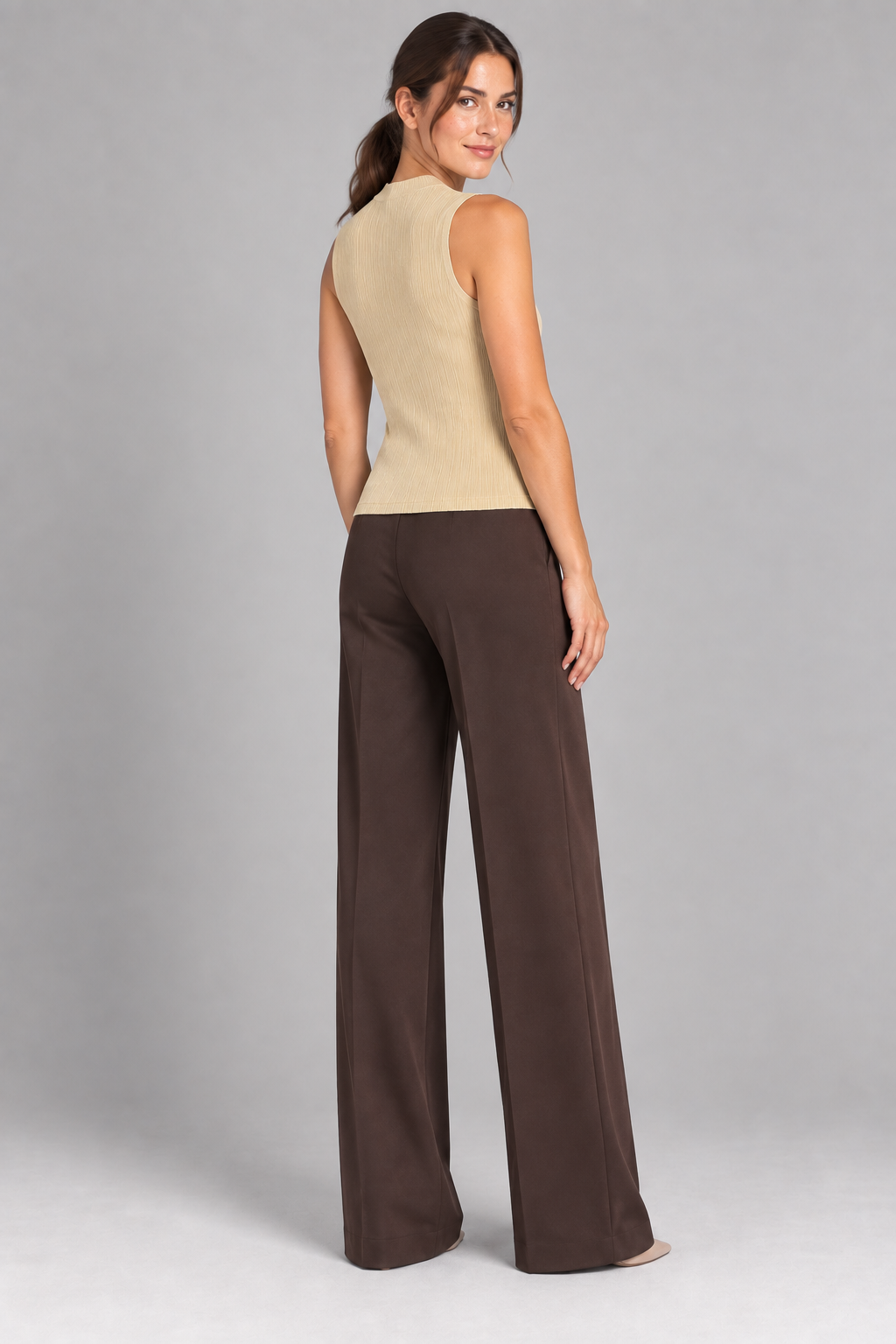 Top in maglia a costine con collo alto, vista intera